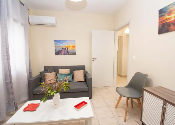 Traveller\'S Nest Apartment Close To Center,Port,Airport